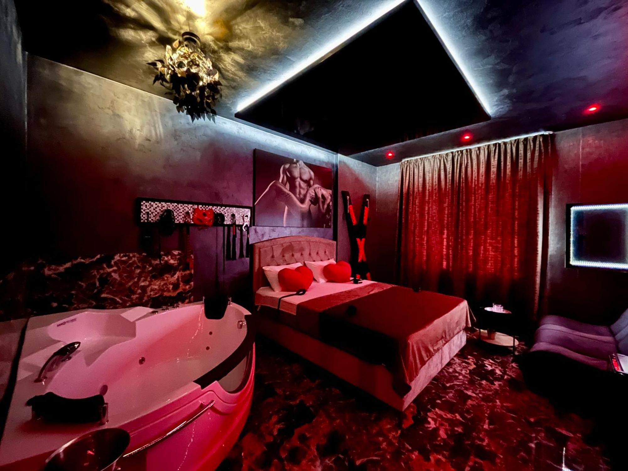 Love Room Bukarest Exteriör bild