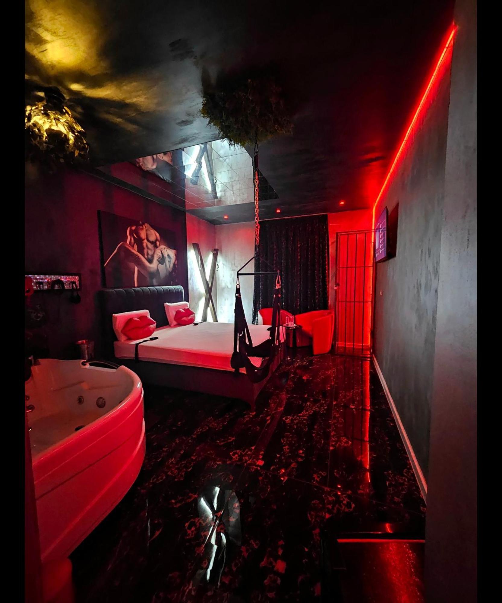 Love Room Bukarest Exteriör bild