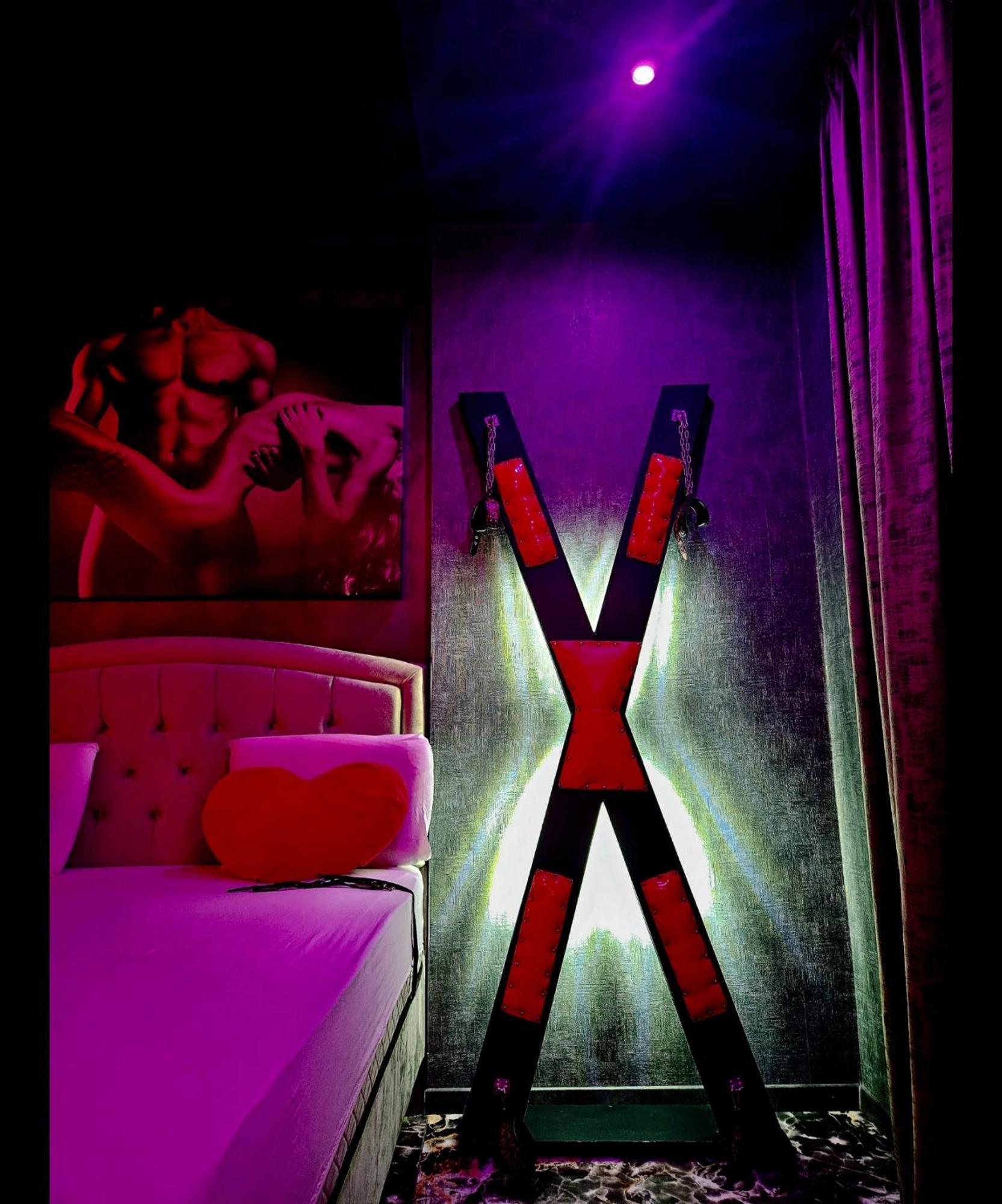Love Room Bukarest Exteriör bild
