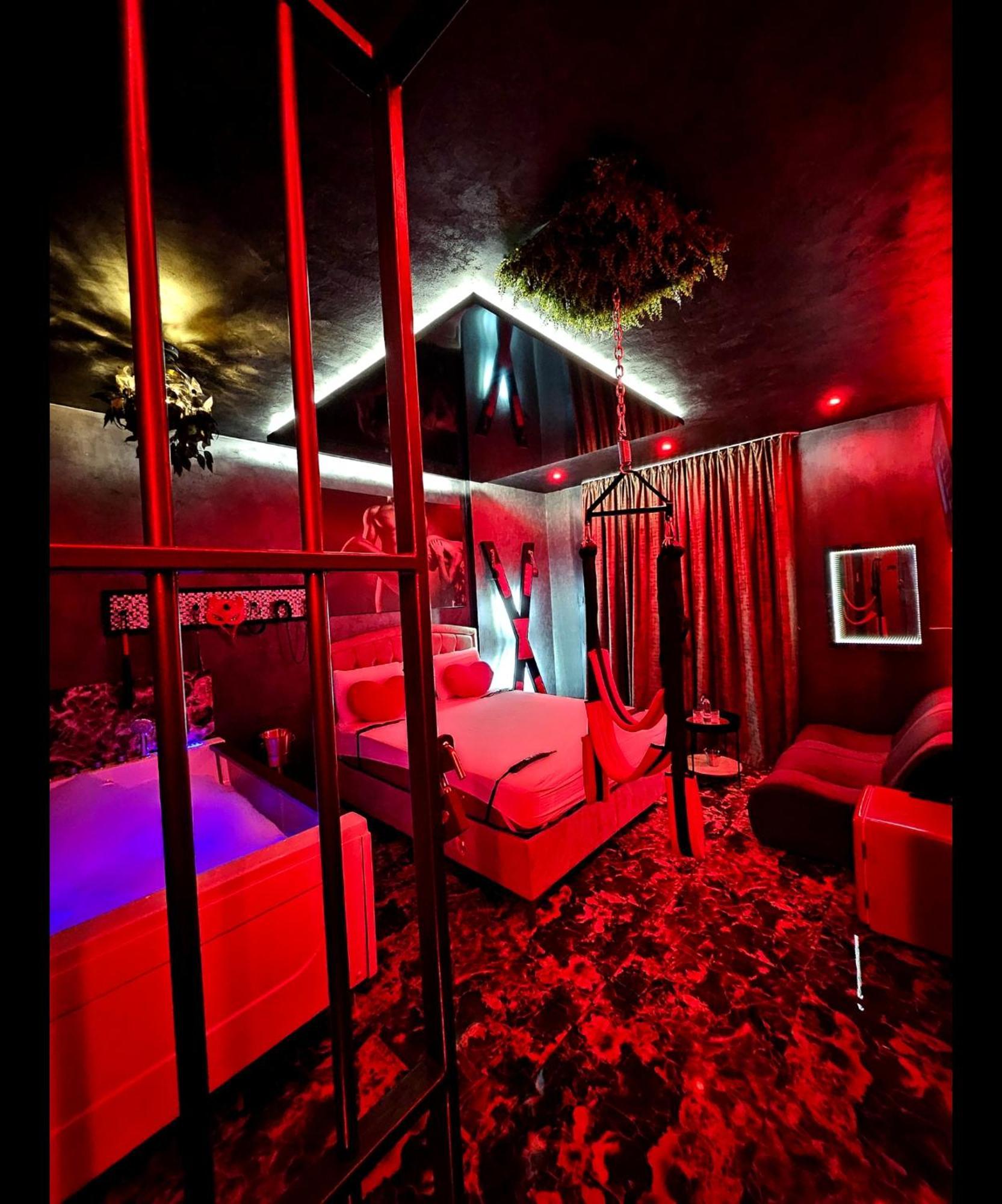 Love Room Bukarest Exteriör bild